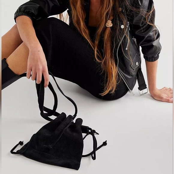 NWT FREE PEOPLE BILLIE SUEDE CROSSBODY BAG BLACK - Picture 2 of 8